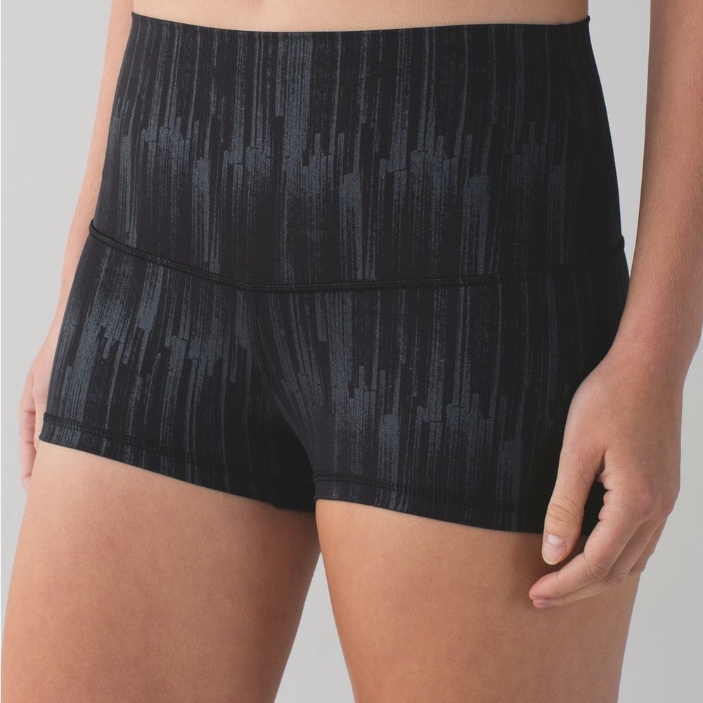 Lululemon Size 4 *Luxtreme Boogie shorts 2” (Roll down)